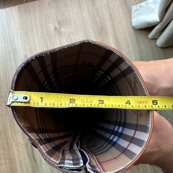 Burberry Sienna Equestrian Brown Rubber Rain Boots Size
38 or 7.5 in womens - Picture 12 of 12